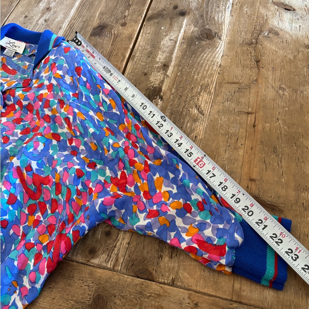 Vintage 80s Silk Blouse Abstract Colorful Geometrical
Women’s M / L - Picture 10 of 11